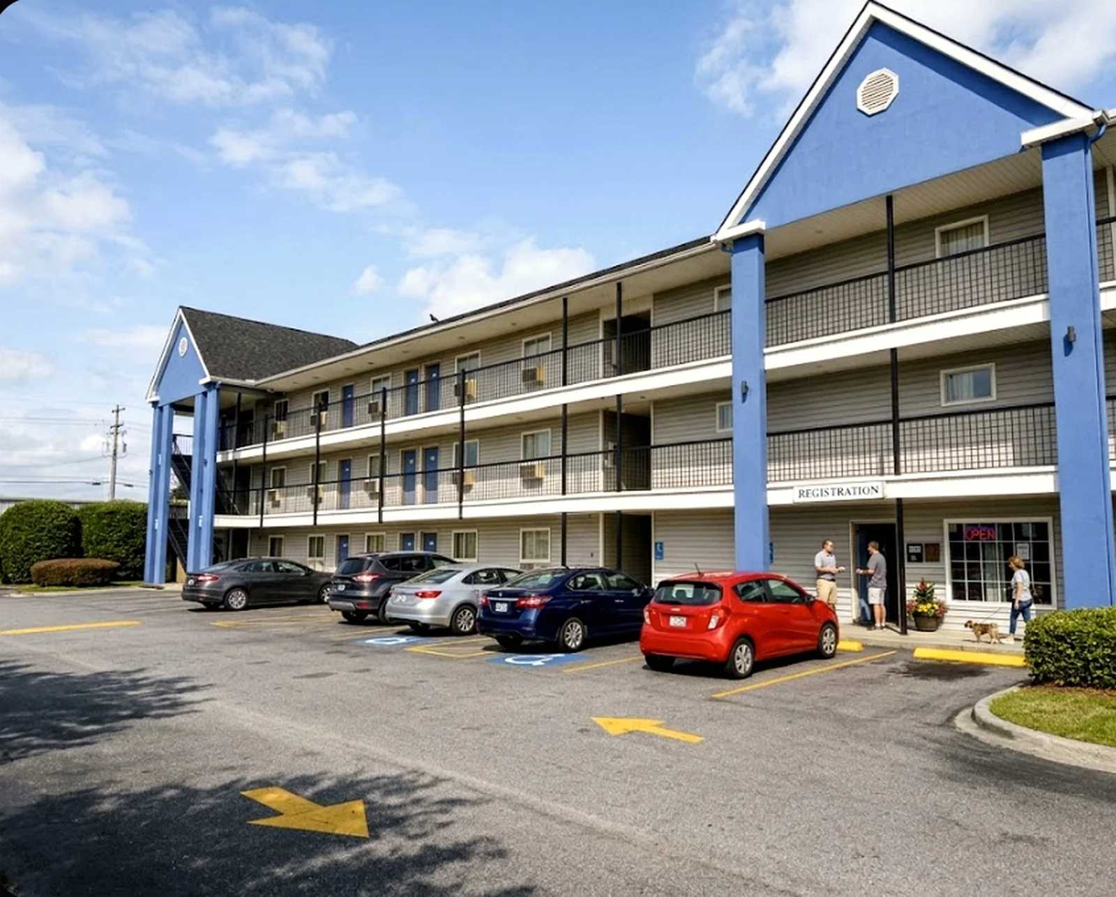 WeeklyStay Savannah hotel exterior