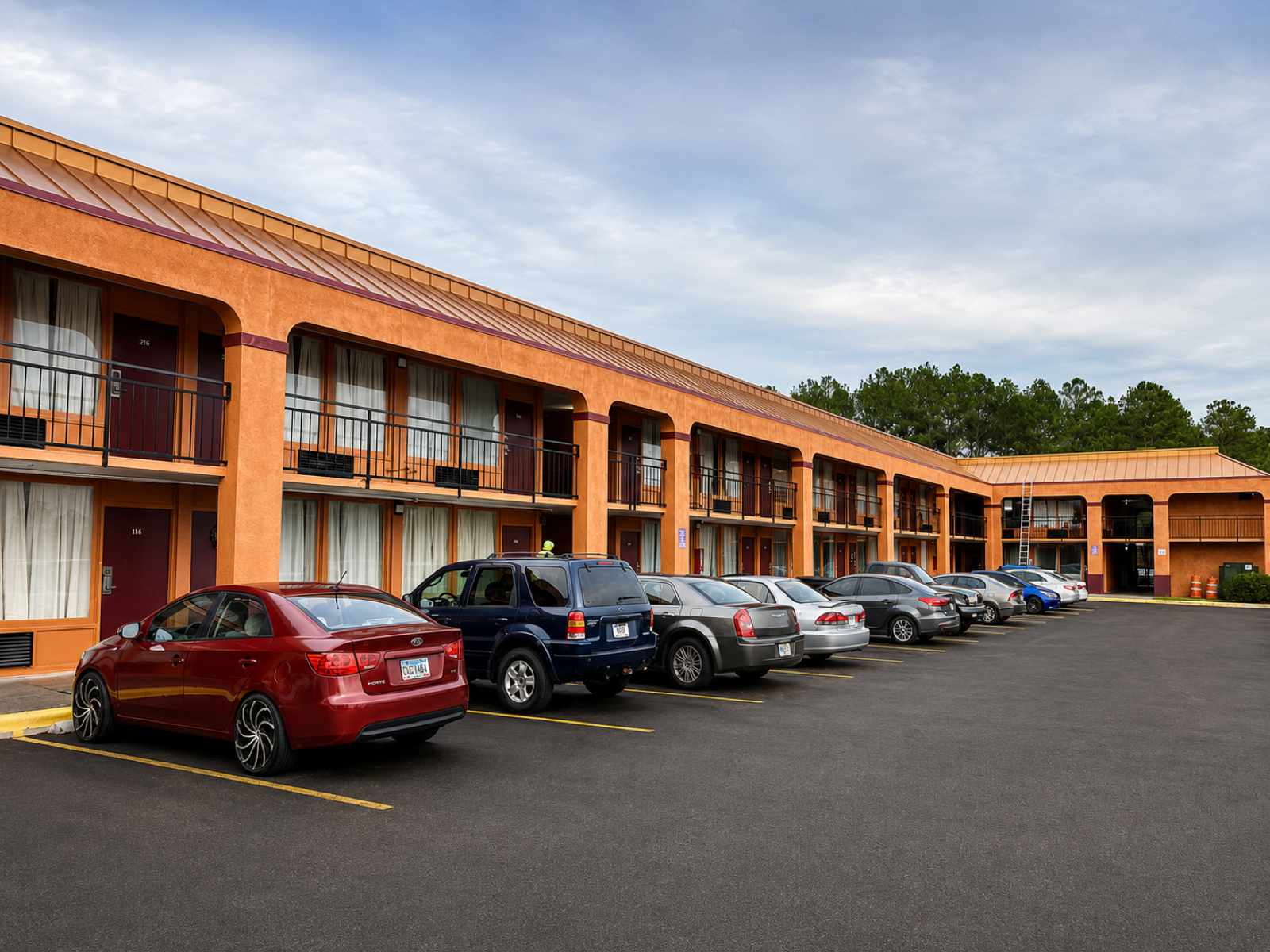 WeeklyStay Macon hotel exterior
