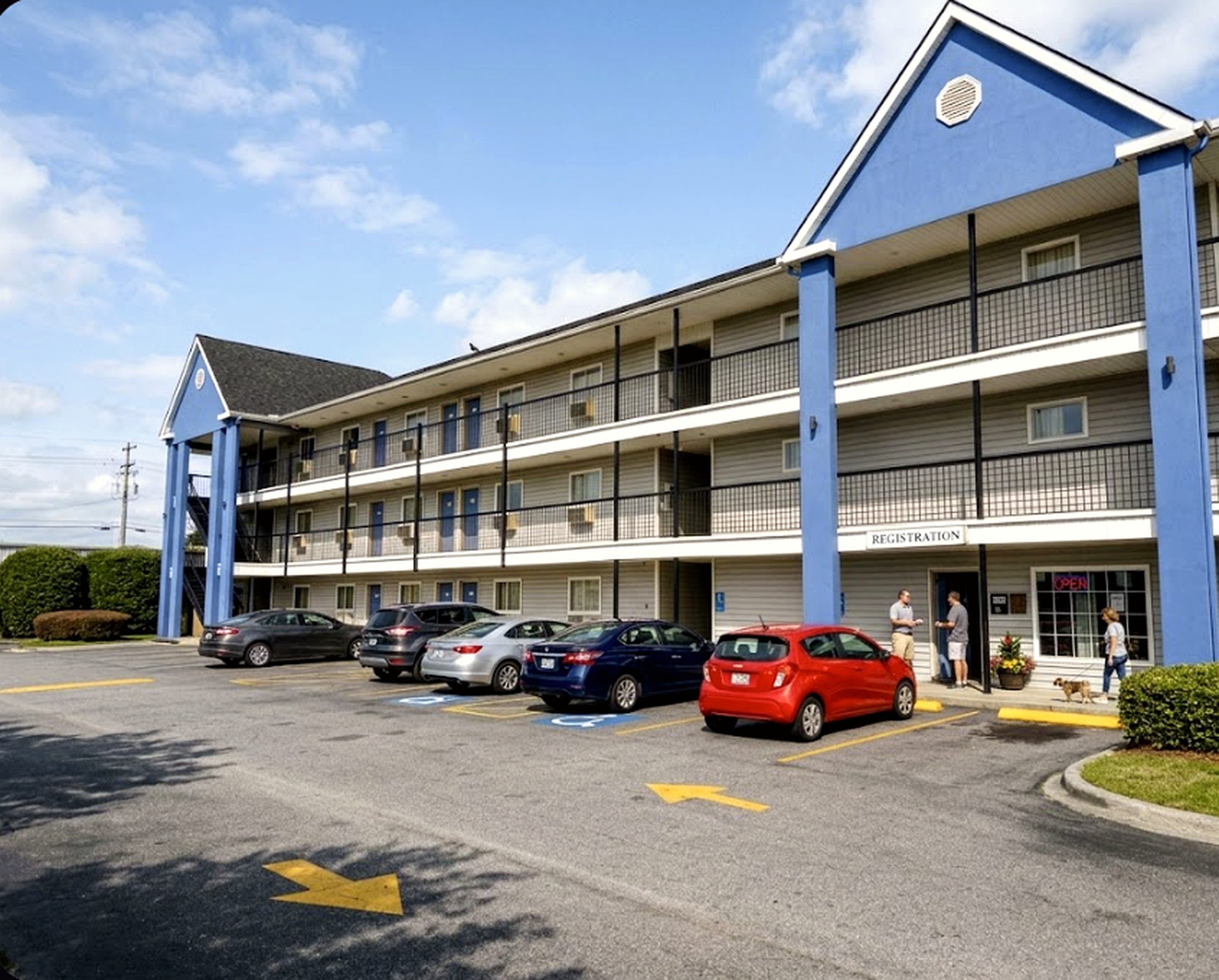 WeeklyStay Savannah hotel exterior